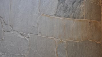 Steinplatten Brasil Weiß mit leichter Fuge - Pergamon ARDEX GK.