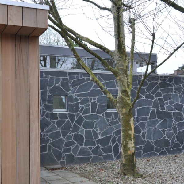Steinplatten Schiefer Anthrazit. Sehr gut geeignet für Wandverkleidungen im Innen- und Außenbereich.