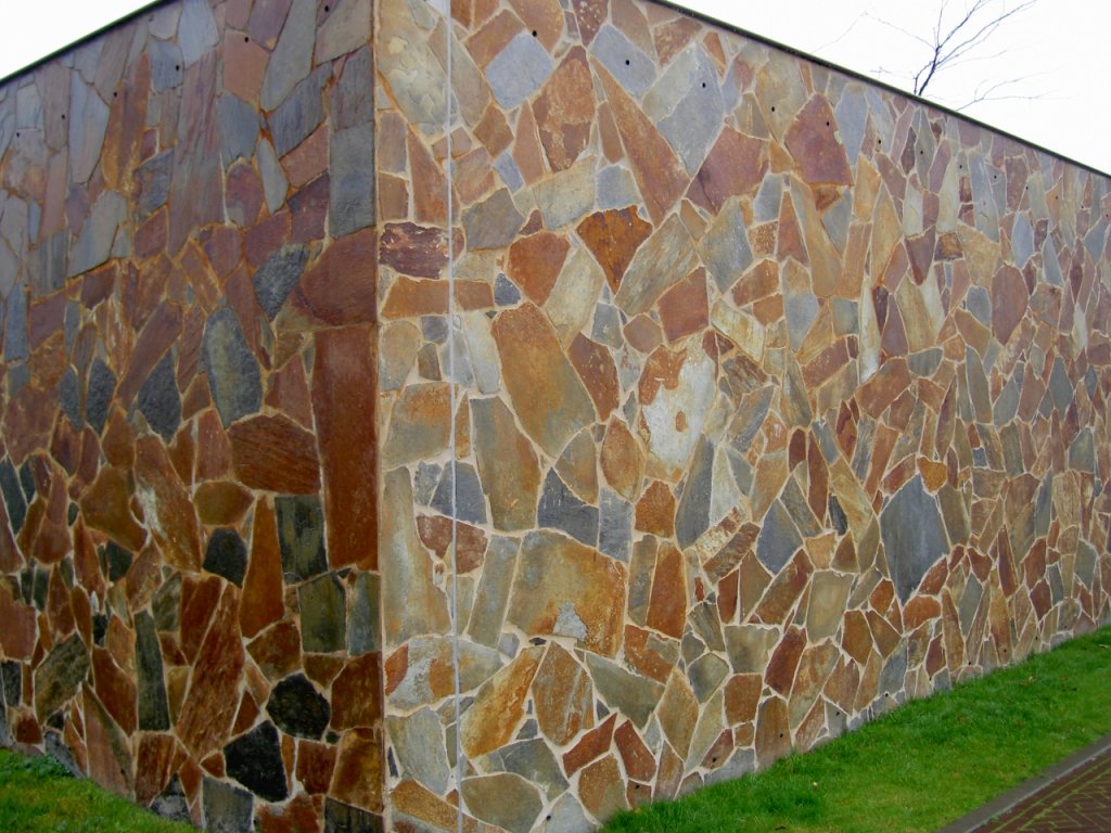 Wandverkleidung Stein Außen mit Polygonalplatten