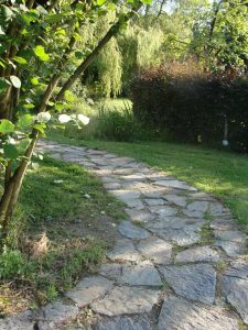 Steinplattenweg Garten