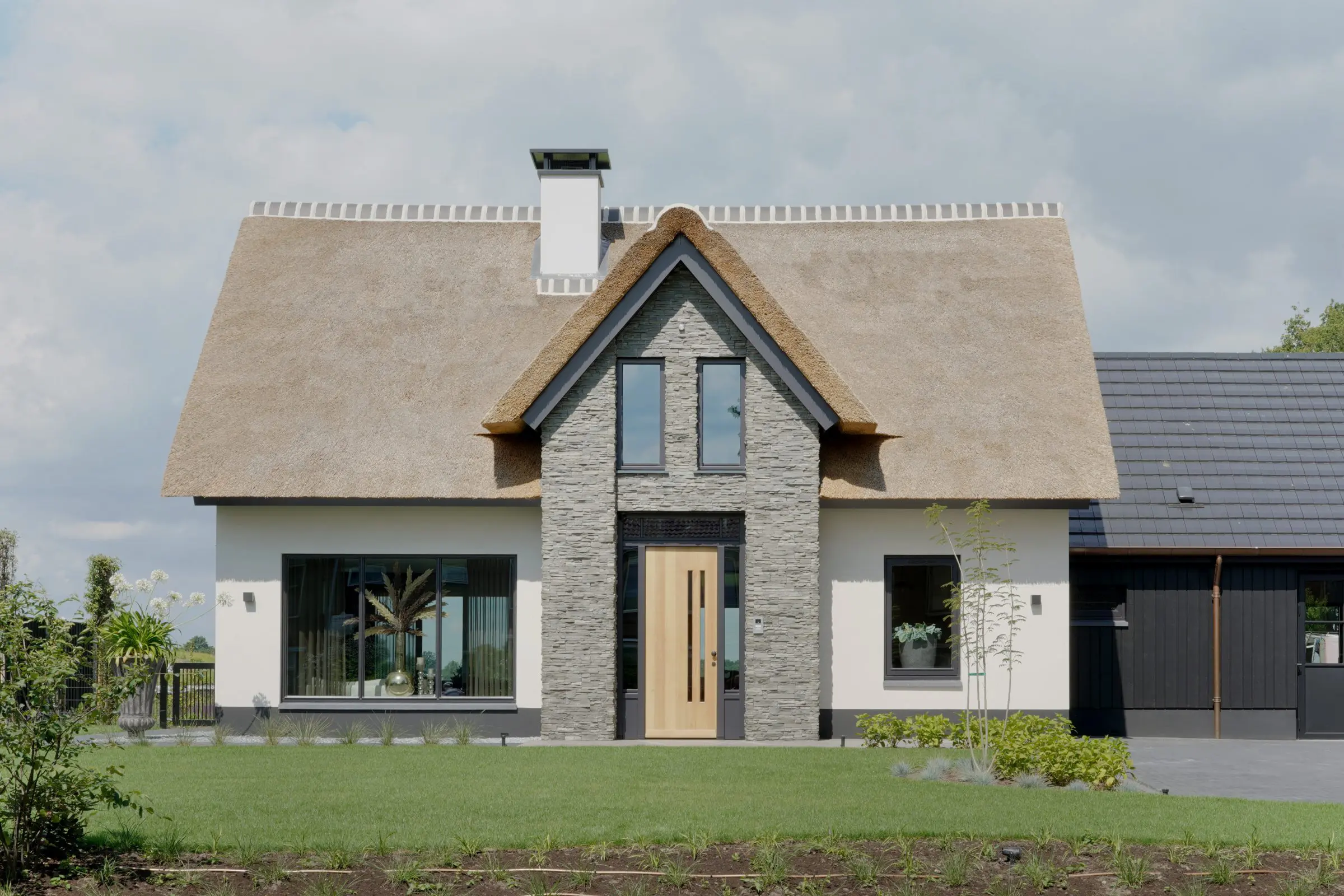 moderne Villa mit Steinverblender Scaglia