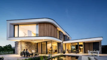Moderne Villa mit Steinstreifen | BAAS-Architecten