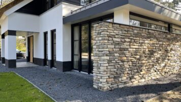 Moderne Villa mit den Moderno Stone Strips