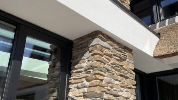 Kamin mit Blumone-Verblendsteine bedeckt| M2 Bouw | EVE Architecten