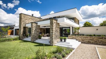 Außenwände einer kubistischen Villa mit Luxussteinstreifen, Architect: Janssen Wuts