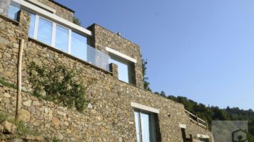 Kaltverlegte Steinstreifen Ligurien