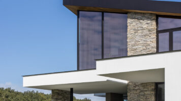 Steinrutschen ohne Fugen auf kubistischer Villa | Architect: Bob Manders | Fotografie: Cafeine
