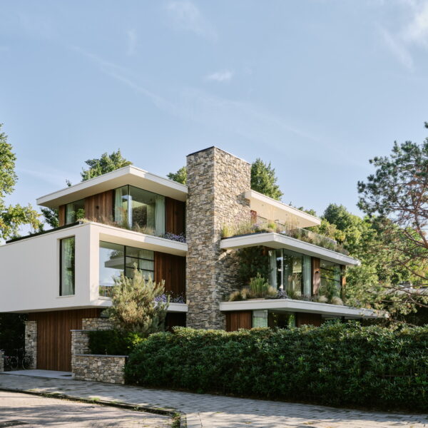 Kubistische Villa mit Steinstreifen | Realisierung: Aerdenhout villabouw – Riemchenmauer aus Ziegeln