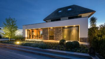 Außenwände mit Steinstreifen || Urheberrecht: WNS Architects, BK Visuals