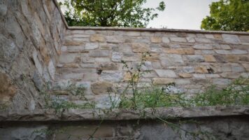 Gartenmauer der Alberese Stone Strips