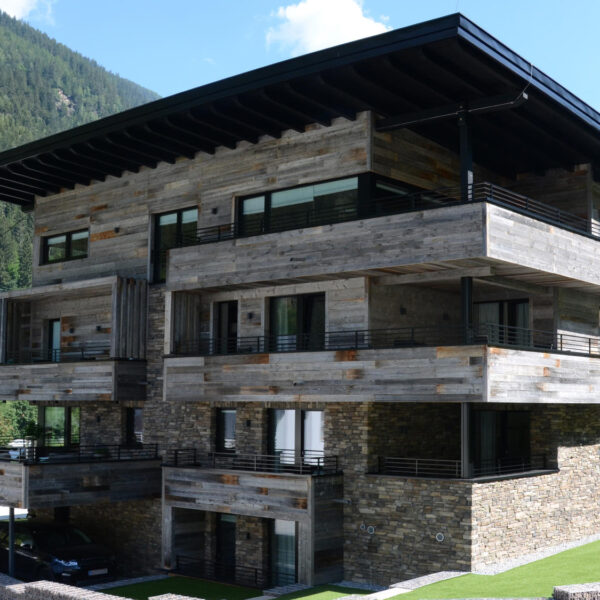 Moderne Villa mit Steinrutschen von Geopietra Devero