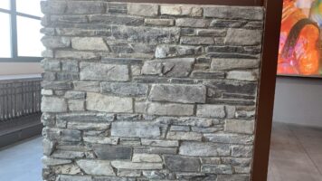 Wandverkleidung aus grauen Verblendsteine Picedo