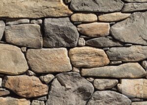 Steinplättchen von Geopietra ohne Fuge – spontan verlegt