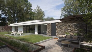 Stein rutscht moderne Villa aus