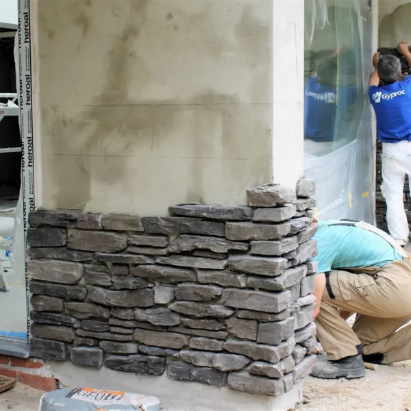 Verklebung von Geopietra Verblendsteine an der Wand