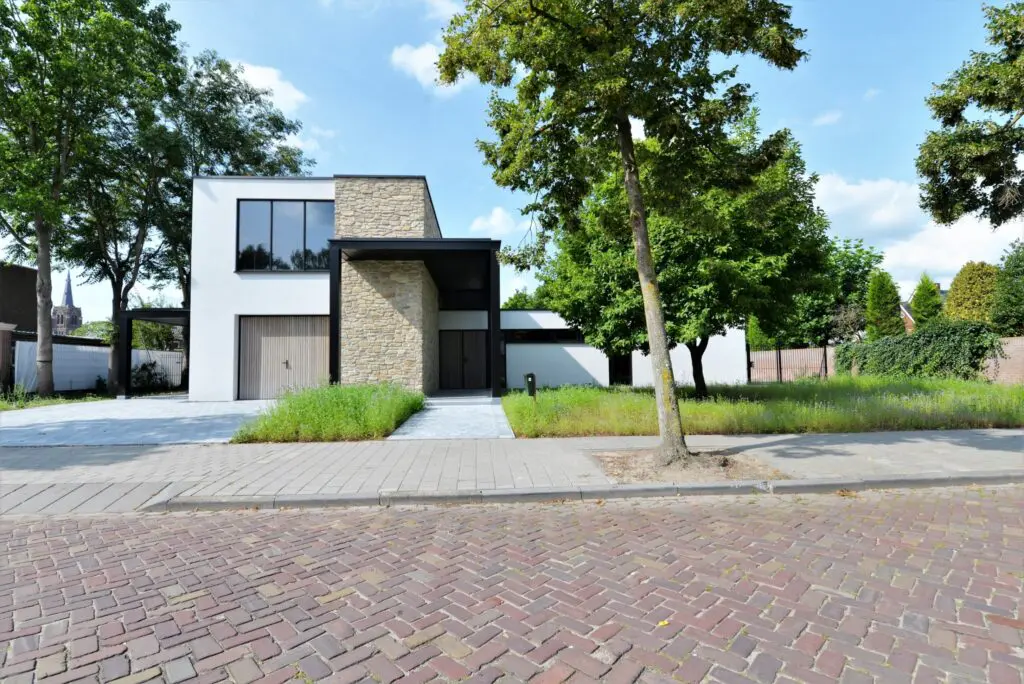 Verblendsteine an der Villa.